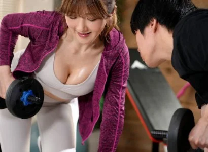 Chàng trai số hưởng và nữ PT gợi cảm phang nhau