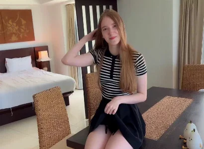 Anh chàng cô đơn đi nghỉ tán lễ tân để được chén