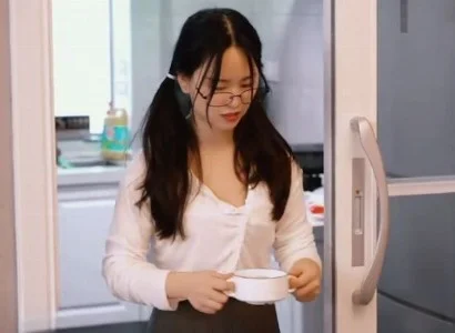 Người phụ nữ đã ly hôn được người đàn ông trung niên chăm sóc