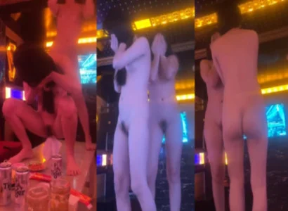 Người đẹp thể hiện điệu múa thoát y cực kỳ dâm loạn tại quán hát