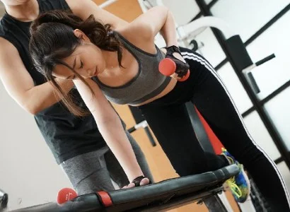 Anh PT số hưởng với người phụ nữ thiếu thốn tình dục làm tình liên tục